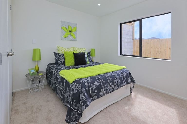 Photo of property in 85d Lake Panorama Drive, Henderson Valley, Auckland, 0614