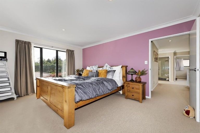 Photo of property in 29 Midhurst Avenue, Henderson, Auckland, 0612