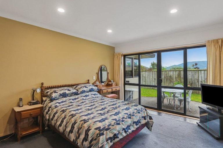 Photo of property in 11 Aburoc Place, Paraparaumu Beach, Paraparaumu, 5032