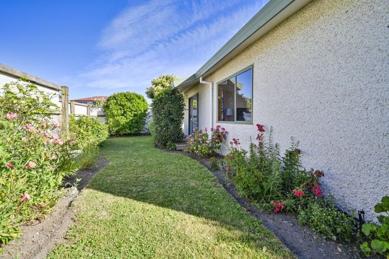 Photo of property in 2/239 Warwick Road, Mayfair, Hastings, 4122