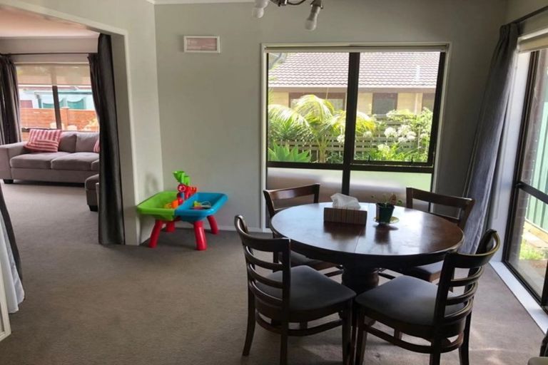 Photo of property in 6a Lilian Place, Farm Cove, Auckland, 2012