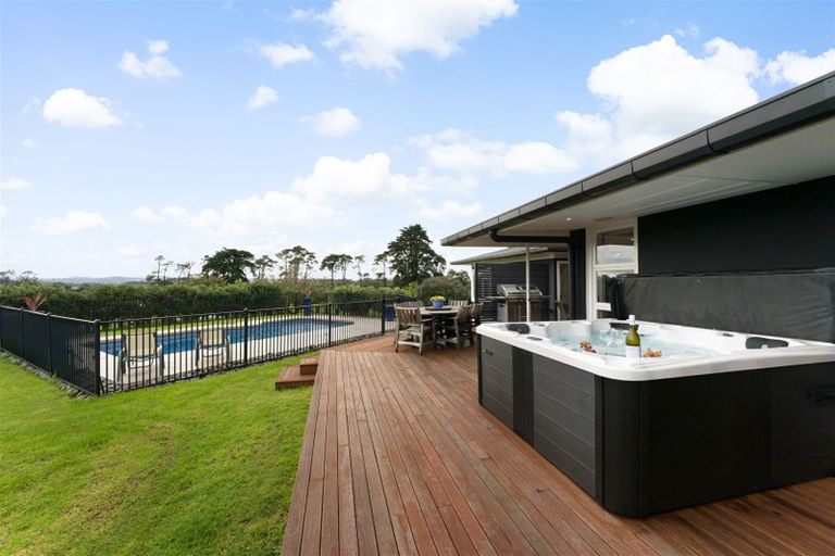 Photo of property in 72 Hanham Road, Kumeu, 0891