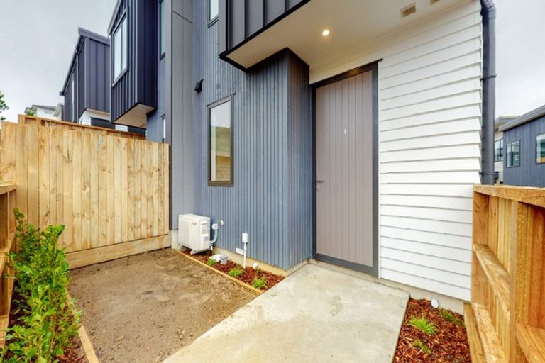 Photo of property in 7/62 Spenmoor Street, Newlands, Wellington, 6037