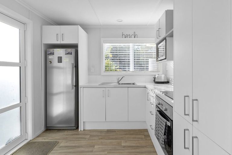 Photo of property in 15 South Crescent, Amberley, 7481