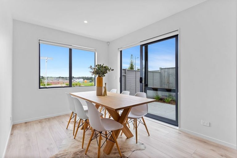 Photo of property in 15 Aquamarine Road, Rosehill, Papakura, 2113