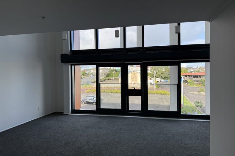 Photo of property in 14f/30 Westward Ho, Glen Eden, Auckland, 0602