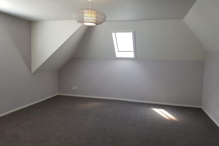 Photo of property in 28 Farnley Place, Parklands, Christchurch, 8083