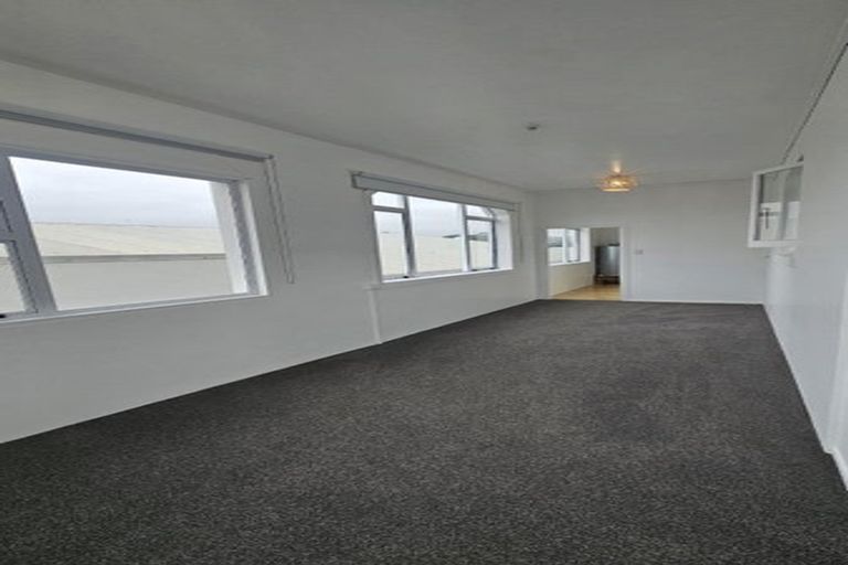 Photo of property in Devonport Apartments, 38/127 Saint Aubyn Street, New Plymouth, 4310