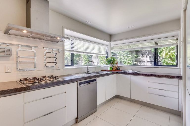 Photo of property in 1/52 Aikmans Road, Merivale, Christchurch, 8014