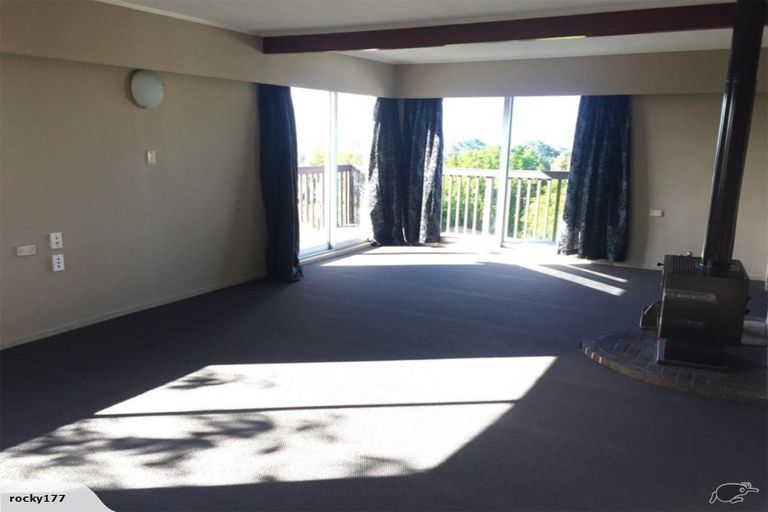 Photo of property in 627a Glenfield Road, Totara Vale, Auckland, 0629