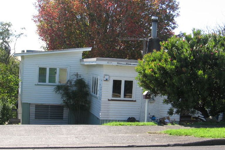 Photo of property in 1 Savoy Road, Glen Eden, Auckland, 0602