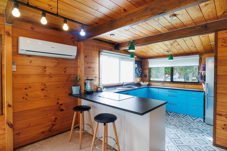 Photo of property in 21 Heathcote Place, Fitzherbert, Palmerston North, 4410