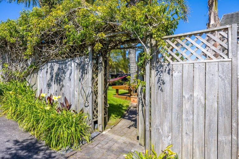 Photo of property in 1/13 Geoffrey Road, Torbay, Auckland, 0630