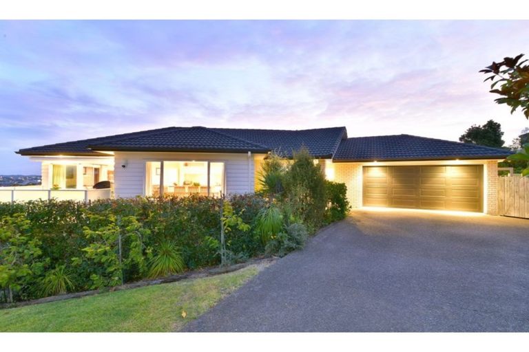 Photo of property in 33 Savoy Road, Orewa, 0931