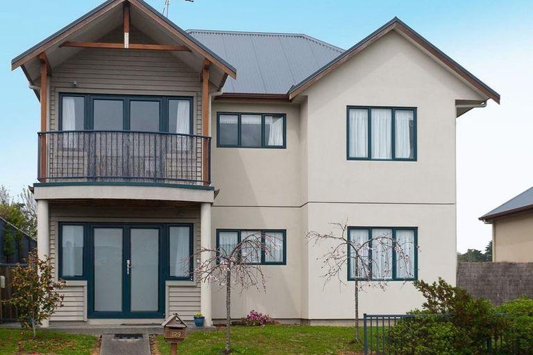 Photo of property in 129 Fernhill Way, Oteha, Auckland, 0632
