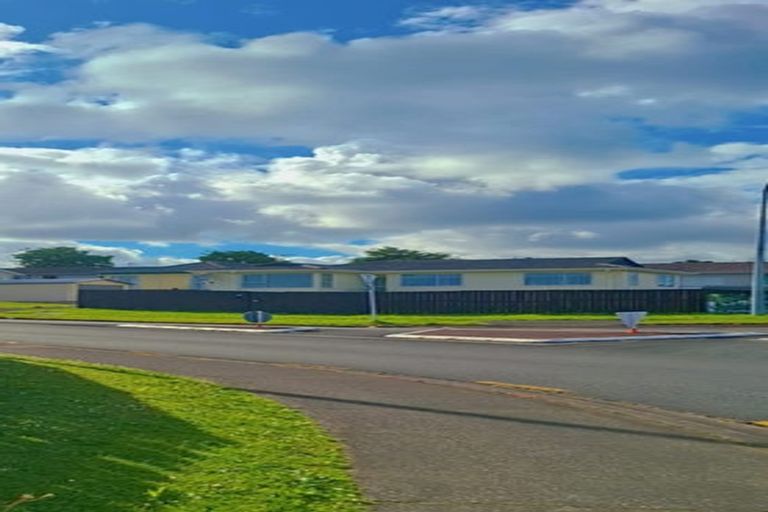 Photo of property in 1/69 Luanda Drive, Ranui, Auckland, 0612