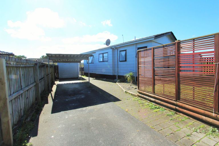 Photo of property in 2/8 Senecio Place, Weymouth, Auckland, 2103