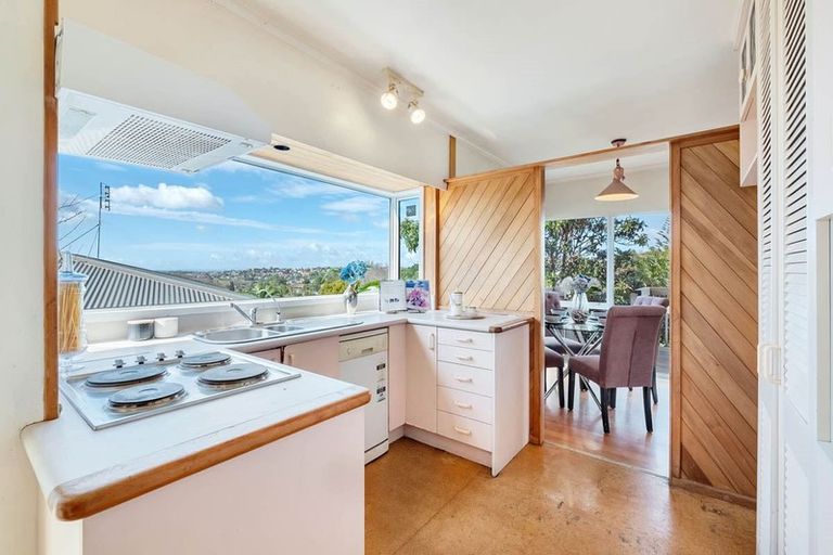 Photo of property in 14 Camelot Place, Glenfield, Auckland, 0629