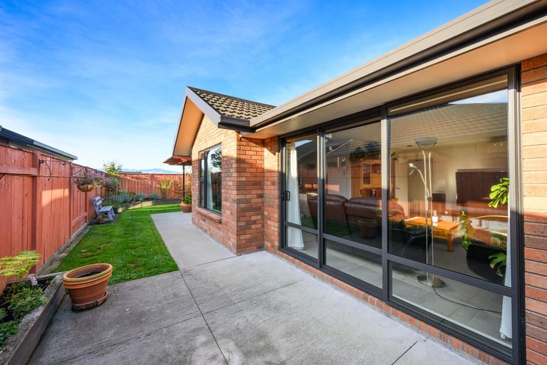 Photo of property in 13 Lorenzo Place, Kelvin Grove, Palmerston North, 4414