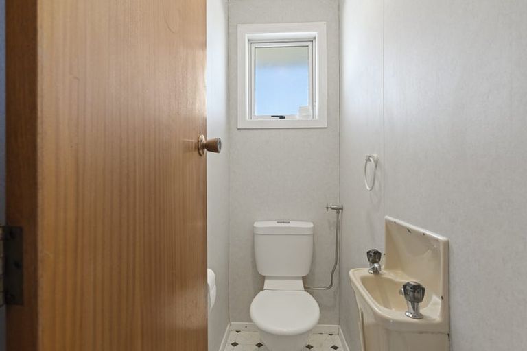 Photo of property in 15 Clifton Drive, Waitara, 4320
