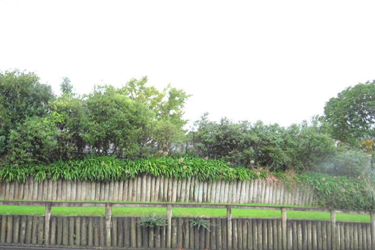 Photo of property in 96a Uxbridge Road, Cockle Bay, Auckland, 2014