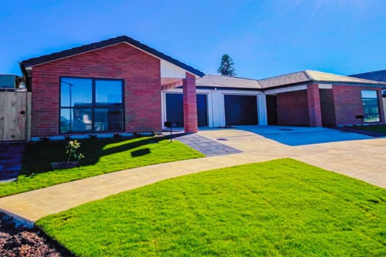 Photo of property in 7 Waruhia Crescent, Rototuna North, 3281