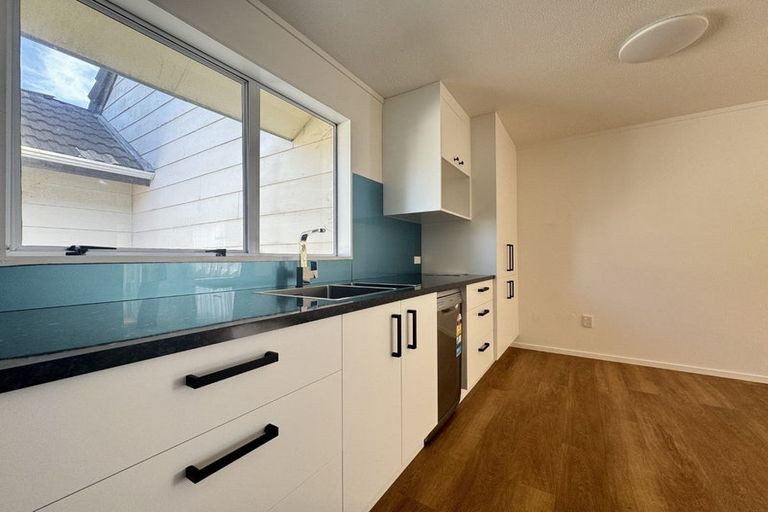 Photo of property in 18b Bracken Road, Newlands, Wellington, 6037