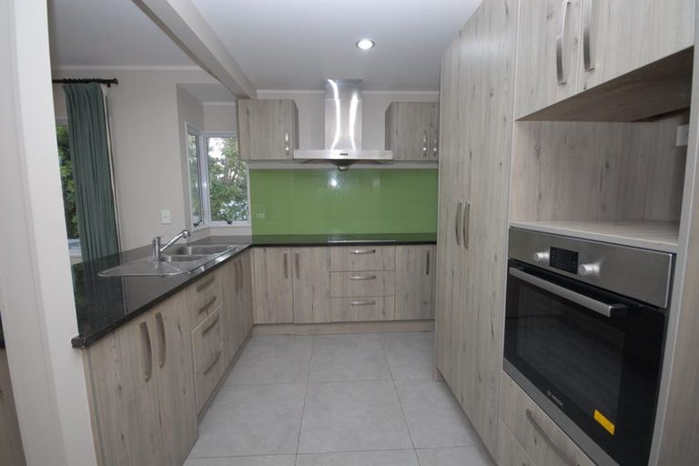 Photo of property in 2/30 Bruce Road, Glenfield, Auckland, 0629