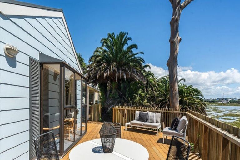 Photo of property in 2/14 Charles Street, Hauraki, Auckland, 0622