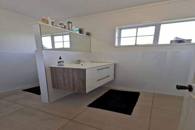 Photo of property in 203 Royal Road, Massey, Auckland, 0614