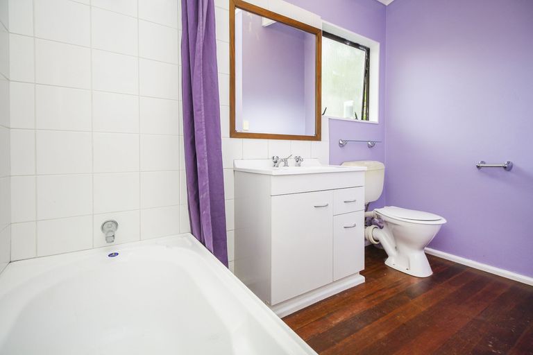 Photo of property in 28 Aldern Road, Massey, Auckland, 0614