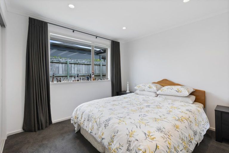 Photo of property in 12 Robert Might Road, Kumeu, 0810