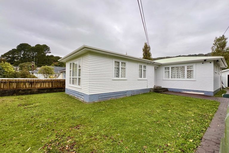 Photo of property in 7 Hay Street, Wainuiomata, Lower Hutt, 5014