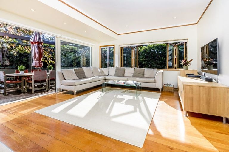 Photo of property in 47 Sylvan Park Avenue, Milford, Auckland, 0620