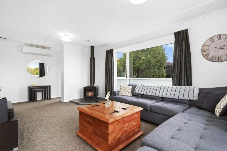Photo of property in 18 Omaha Grove, Totara Park, Upper Hutt, 5018