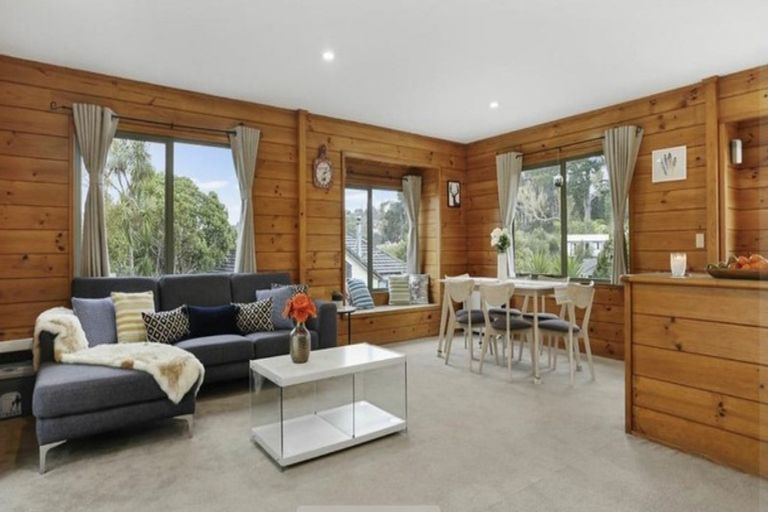 Photo of property in 5 Loughanure Place, Massey, Auckland, 0614