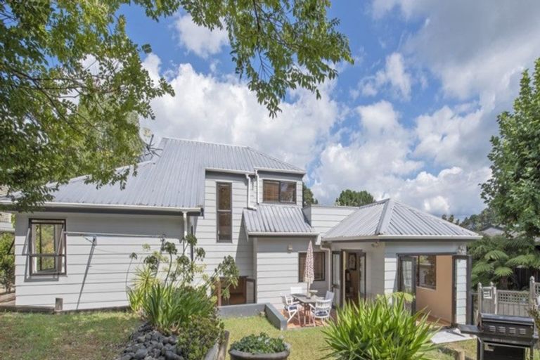 Photo of property in 9 Telephone Road, Birkenhead, Auckland, 0626