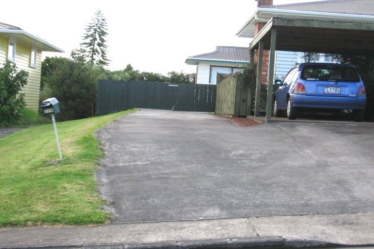 Photo of property in 27 Sylvan Crescent, Te Atatu South, Auckland, 0610