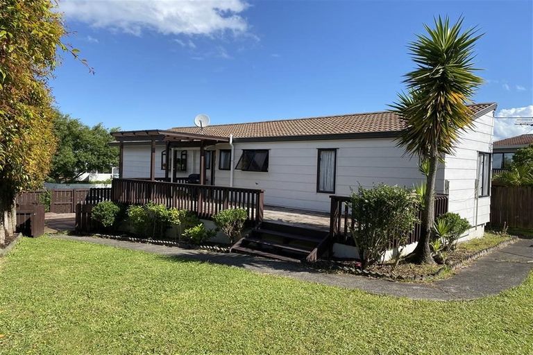 Photo of property in 22 Gosford Drive, Botany Downs, Auckland, 2010