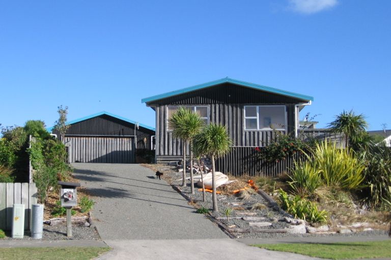 Photo of property in 4 Trig Hill Terrace, Waikanae Beach, Waikanae, 5036