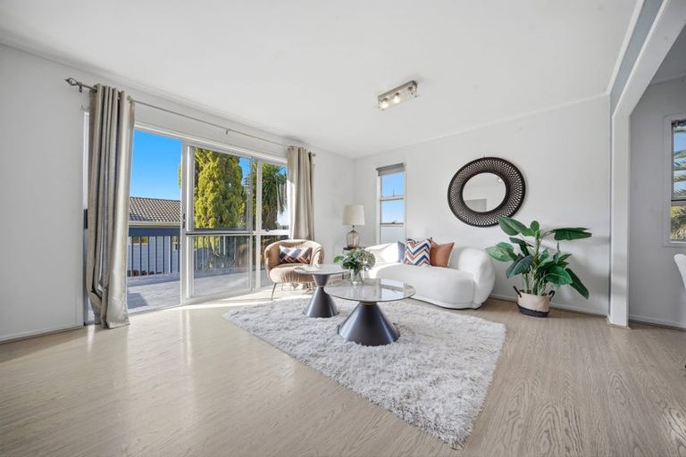 Photo of property in 10 Celeste Place, Totara Vale, Auckland, 0627