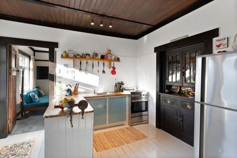 Photo of property in 16 Birdwood Avenue, Moturoa, New Plymouth, 4310