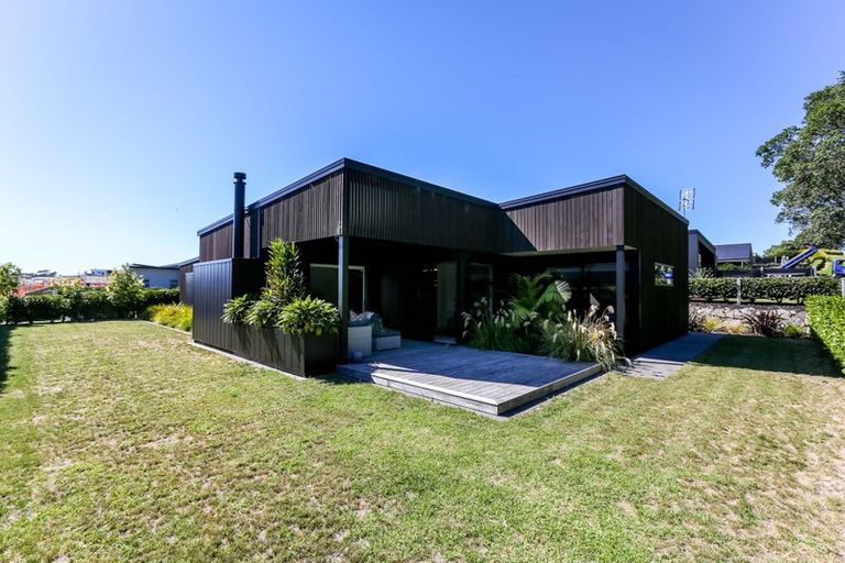 Photo of property in 25 Kotare Drive, Waiwhakaiho, New Plymouth, 4312