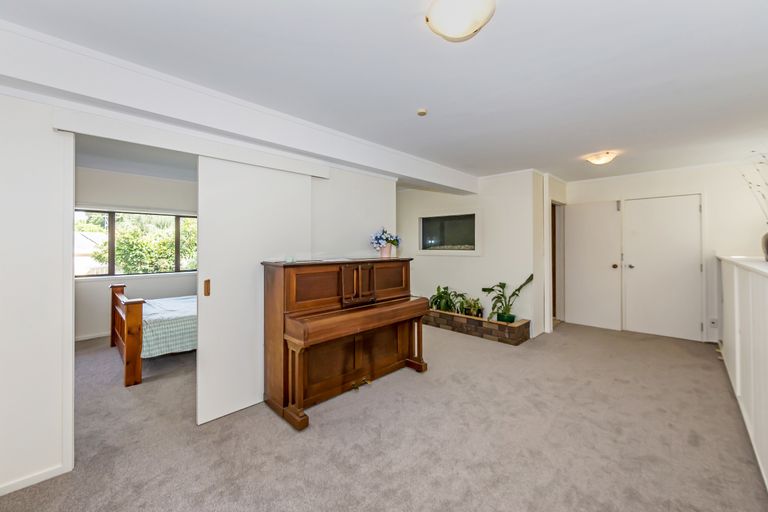 Photo of property in 76a Brian Crescent, Stanmore Bay, Whangaparaoa, 0932