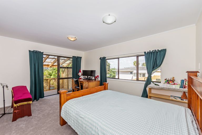 Photo of property in 76a Brian Crescent, Stanmore Bay, Whangaparaoa, 0932