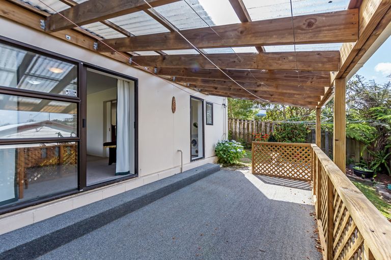 Photo of property in 76a Brian Crescent, Stanmore Bay, Whangaparaoa, 0932