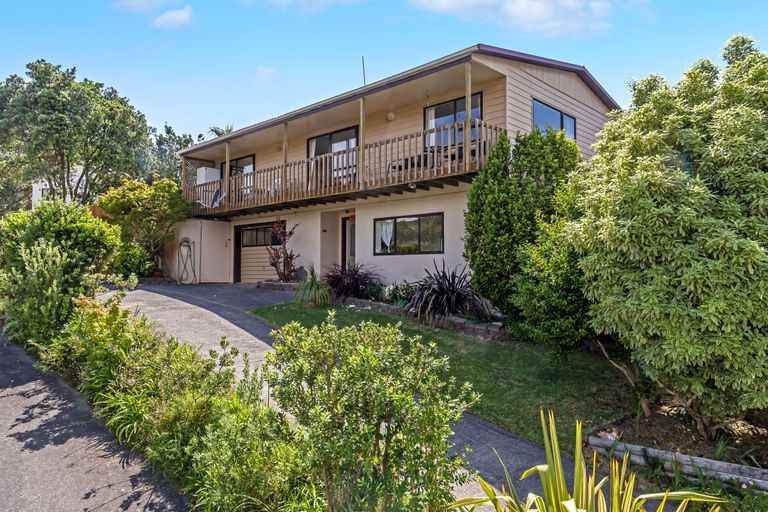 Photo of property in 76a Brian Crescent, Stanmore Bay, Whangaparaoa, 0932