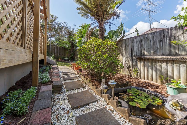 Photo of property in 76a Brian Crescent, Stanmore Bay, Whangaparaoa, 0932