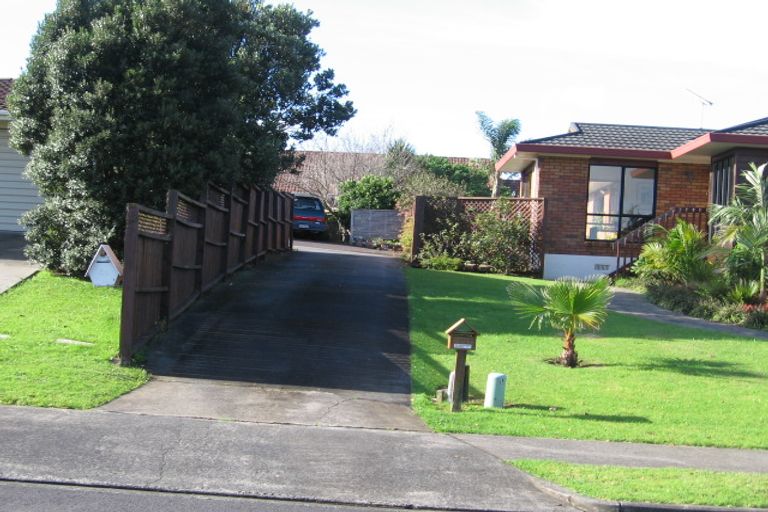 Photo of property in 44 Channing Crescent, Botany Downs, Auckland, 2010