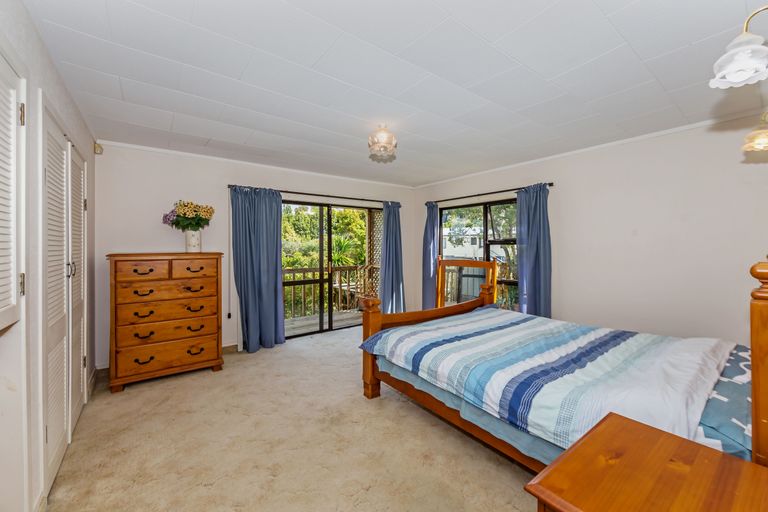 Photo of property in 76a Brian Crescent, Stanmore Bay, Whangaparaoa, 0932